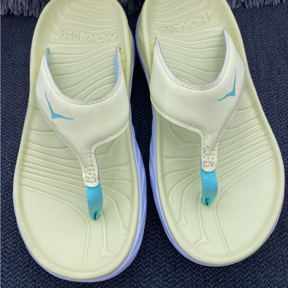 Hoka One One Ora Recovery Flip Women’s Sandals size 8